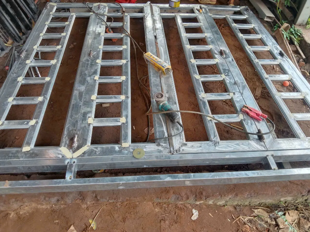 Khung cửa kéo được gia công tại xưởng